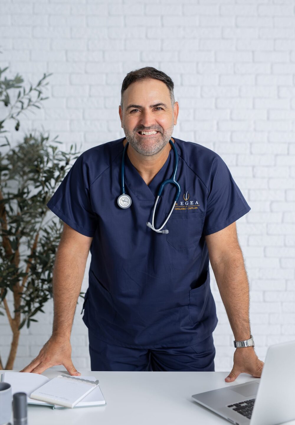 Dr. Egea Conesa-Sicilia, médico en Murcia